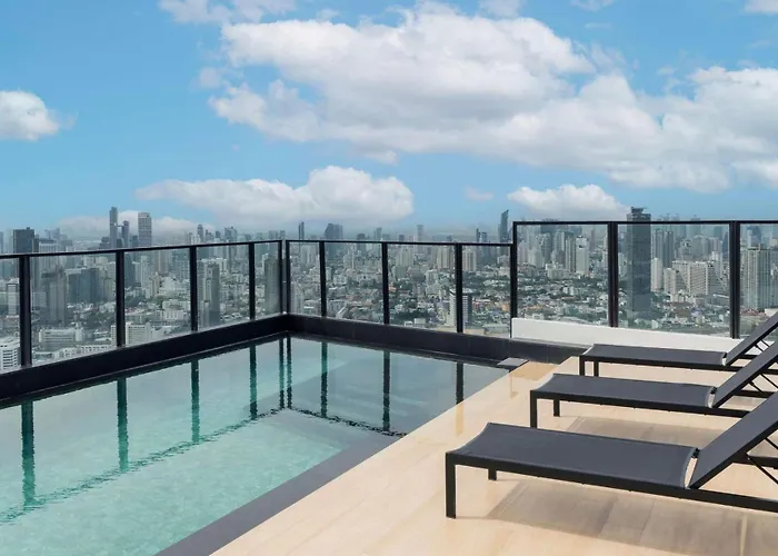 Panoramic Duplex Rama 9 Modern Infinity Pool & Gym 曼谷