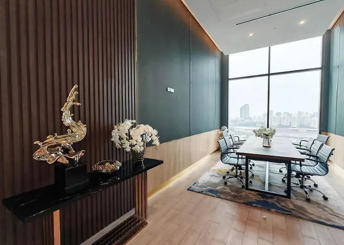 Panoramic Duplex Rama 9 Modern Infinity Pool & Gym 曼谷